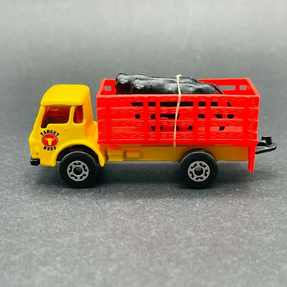 Matchbox Superfast Cattle Truck Hauler Yellow Target Beef Diecast‎ 1/64 Loose